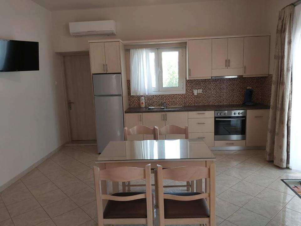 Konstantinos Apartments アマウディア 部屋 写真